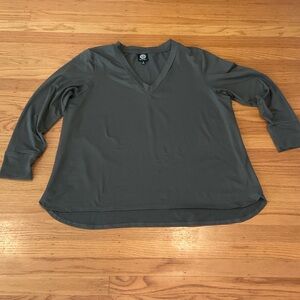 Bobeau Slate Gray V-Neck Long Sleeve Top